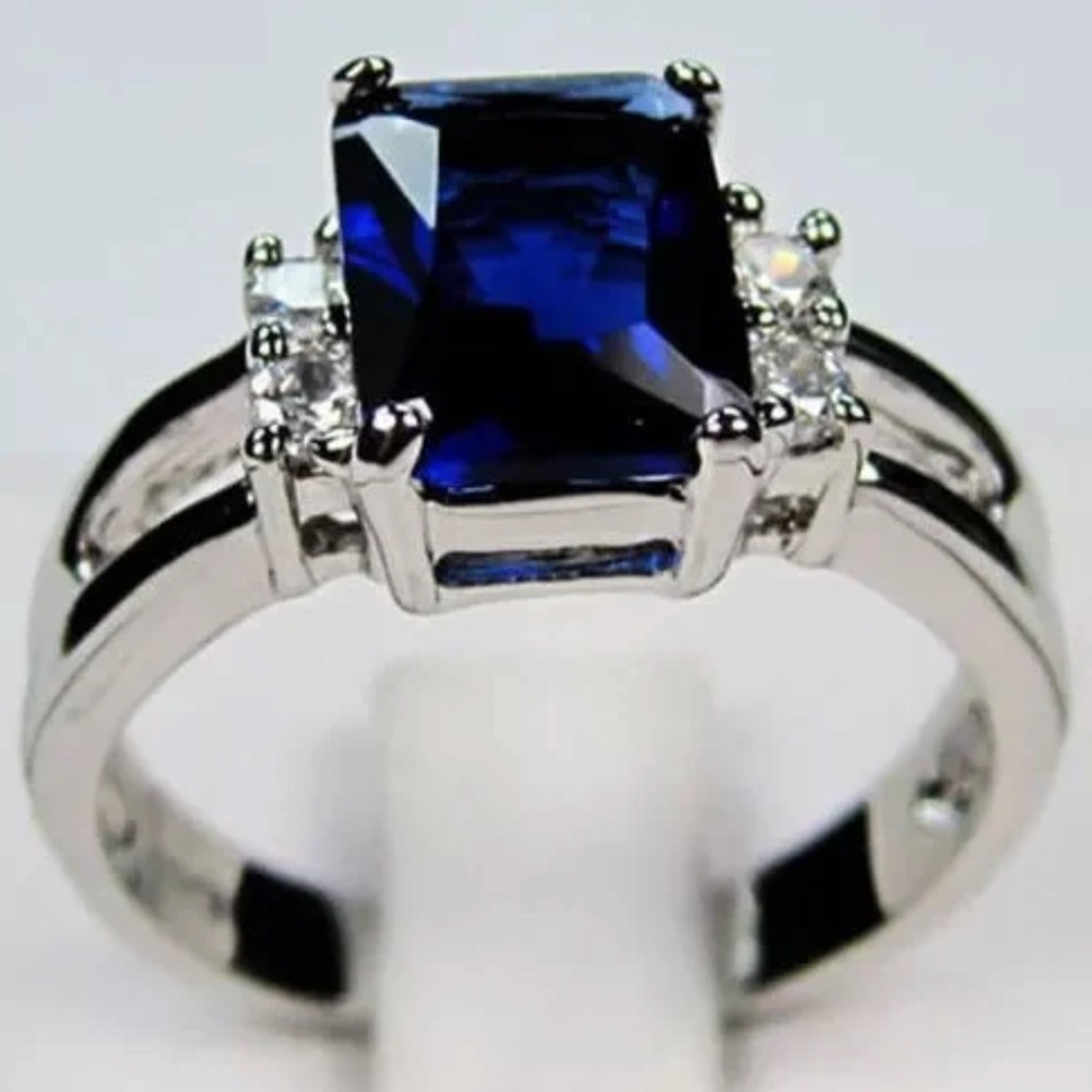 π Gorgeous White Gold filled Blue stone ring - Picture 4 of 4